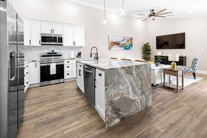 Fridge, microwave, oven, stovetop - Alluring Luxury Oasis: Modern Comfort and Relaxation (Wellington)