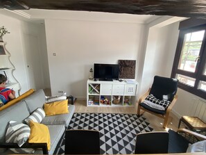 TV, books - Bermeoko Etxie The House of Bermeo (Bermeo)