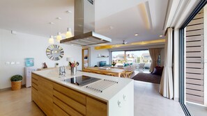 Interior - Penthouse with lagoon pool 100m from the beach. (Mont Choisy)