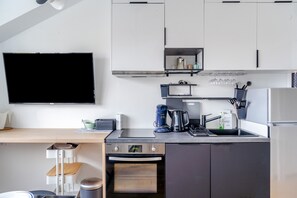 Réfrigérateur, micro-ondes, four, lave-vaisselle