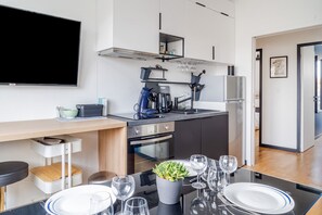 Réfrigérateur, micro-ondes, four, lave-vaisselle