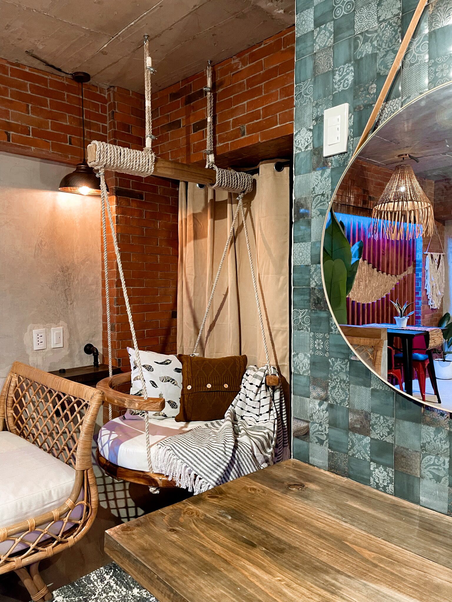 Deluxe Studio | Egyptian cotton sheets, premium bedding, down comforters