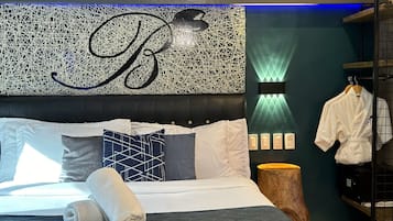 Deluxe Studio Suite, 1 King Bed with Sofa bed