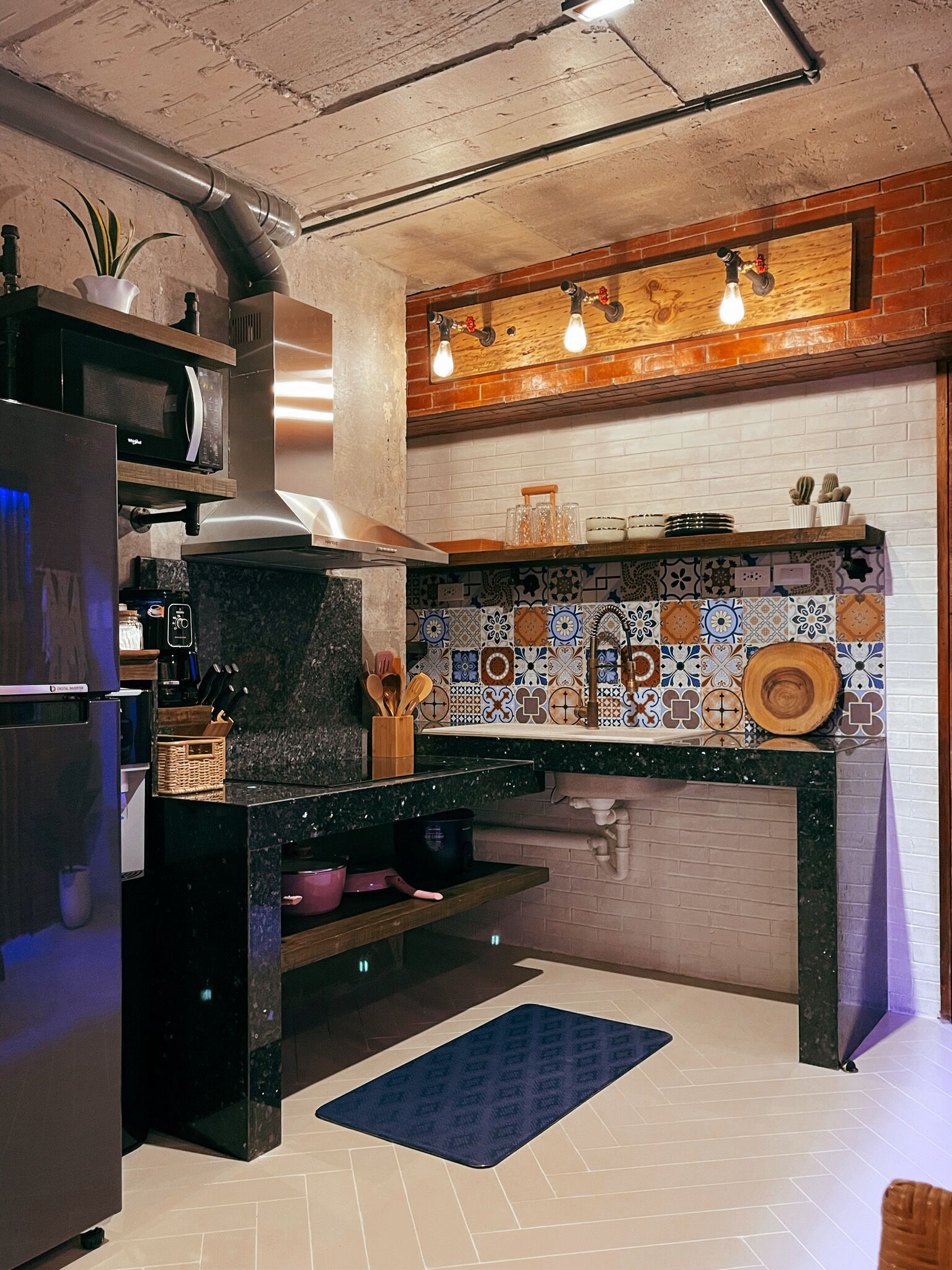 Deluxe Studio | Dapur peribadi | Peti sejuk/penyejuk beku saiz penuh, ketuhar gelombang mikro, dapur 