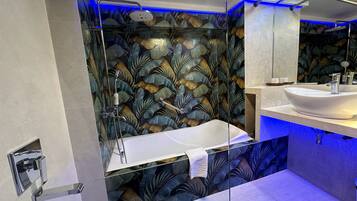 Separate bathtub and shower, rainfall showerhead, free toiletries