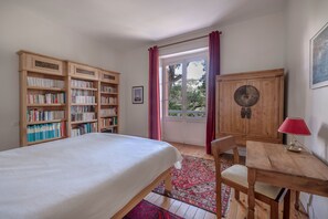 5 Schlafzimmer, Bügeleisen/Bügelbrett, kostenloses WLAN