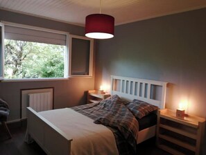 3 bedrooms, iron/ironing board, cots/infant beds, travel cot