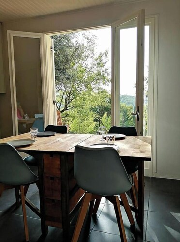 Cosy house, nestled in nature, 5 minutes from the center