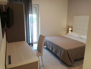 Brankas, meja kerja, ruang kerja ramah laptop, dan kedap suara