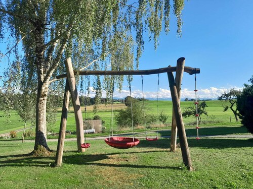 Ferienwohnung auf dem Bauernhof im schönen Allgäu mit Liegewiese und Feuerstelle