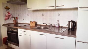 Kühlschrank, Ofen, Herdplatte, Geschirrspüler