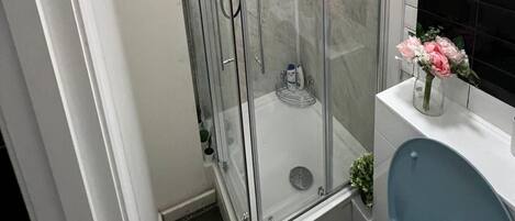 Shower, towels