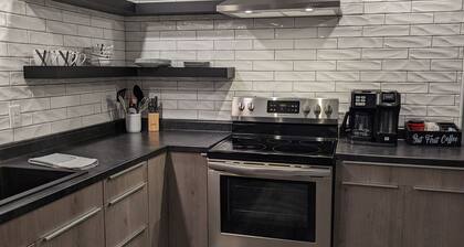 The Harbor Get Away. 5min walk to Bridge St,Walnut Beach, Marinas and lots more