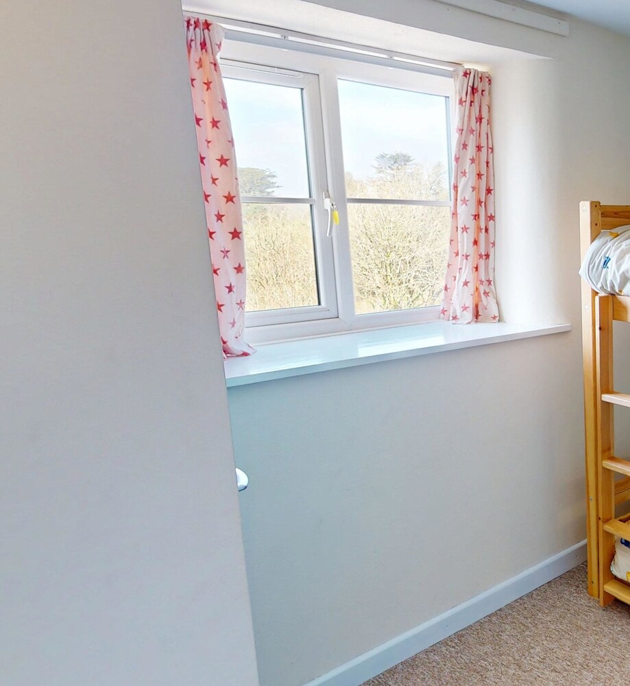 Cosy Cottage On Small Park With Pool, Bar, Tennis - Cornwall