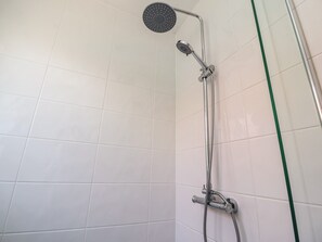 Cottage | Bathroom | Shower - Bungalow by the Sea (Thornton-Cleveleys)