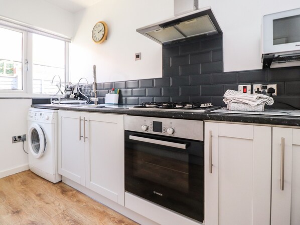 Cottage | Private kitchen | Cookware/dishes/utensils