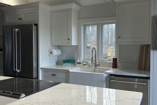 Geladeira, micro-ondas, fogão, cooktop