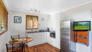 Een koelkast, een magnetron, een broodrooster