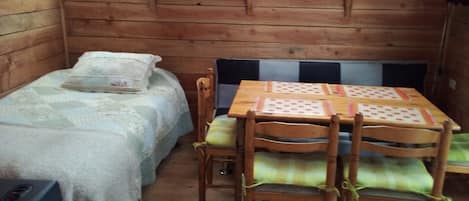 2 bedrooms, bed sheets