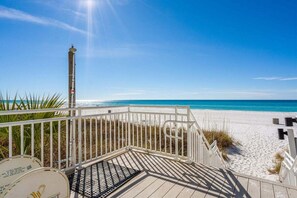 Accommodatie ligt op het strand, strandlakens