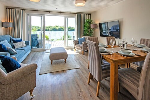 Spring Lake 14, Lakeside Retreat - Waterside Lodge, Watersports, Sleeps 6
