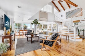 Televisión y oficina 