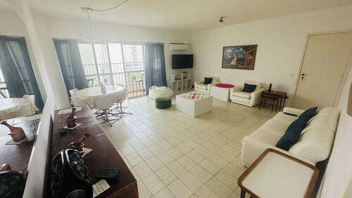 Excellent apartment pitangueiras beach Guarujá