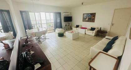 Excellent apartment pitangueiras beach Guarujá