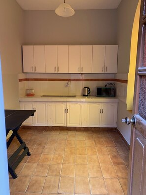 Fridge, microwave, cookware/dishes/utensils, dining tables - Welcome to Cochabamba, Bolivia-5 min walk from the city center (Cochabamba)