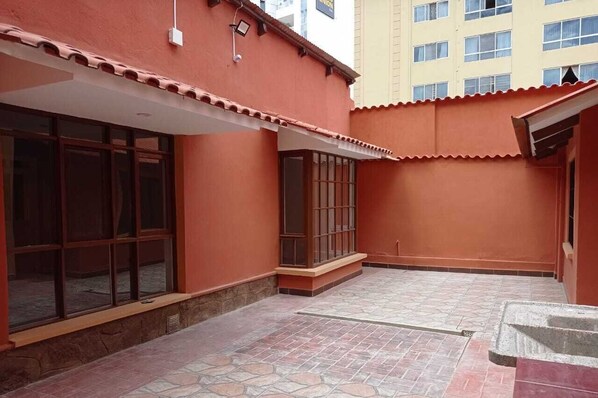 Exterior detail - Welcome to Cochabamba, Bolivia-5 min walk from the city center (Cochabamba)