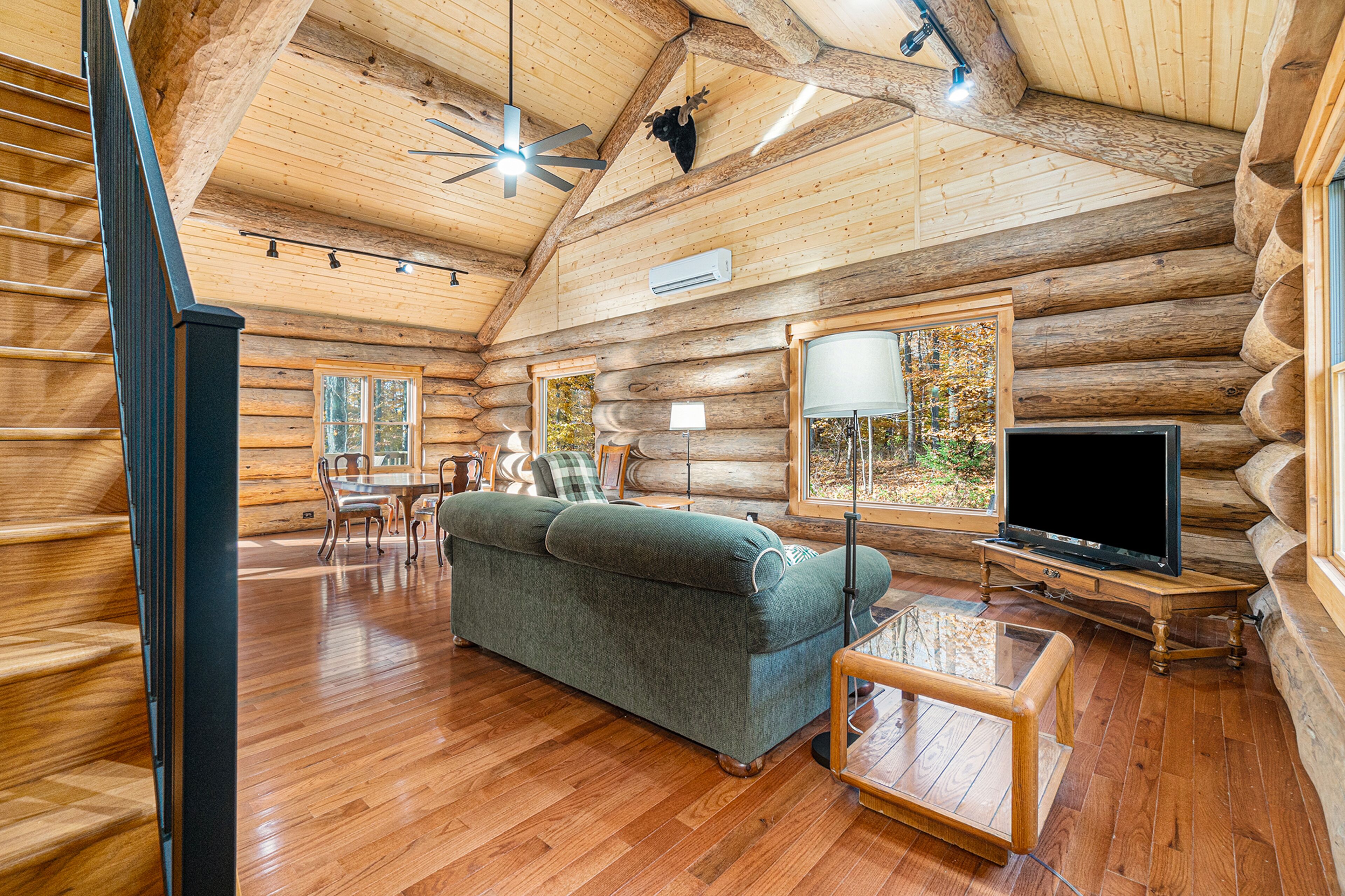 Custom log cabin in scenic setting with deck, partial AC & W/D - near beach/lake