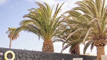 Een buitenzwembad, een verwarmd zwembad