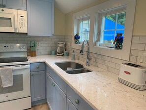 Fridge, microwave, oven, stovetop - Newly Renovated Coastal Green Hill Cottage- Minutes to 6 beautiful beaches! (South Kingstown)