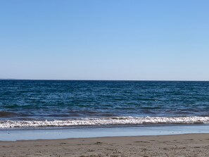 Chaises longues, serviettes de plage