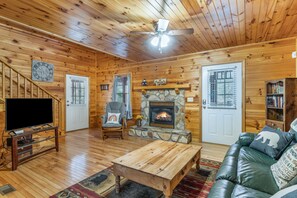 Televisión, chimenea, reproductor de DVD y videoteca 