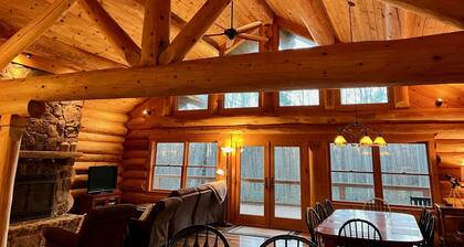 Relaxing log home on a private mountainside in Rappahannock County, Virginia