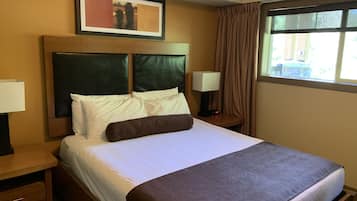 3 bedrooms, desk, WiFi