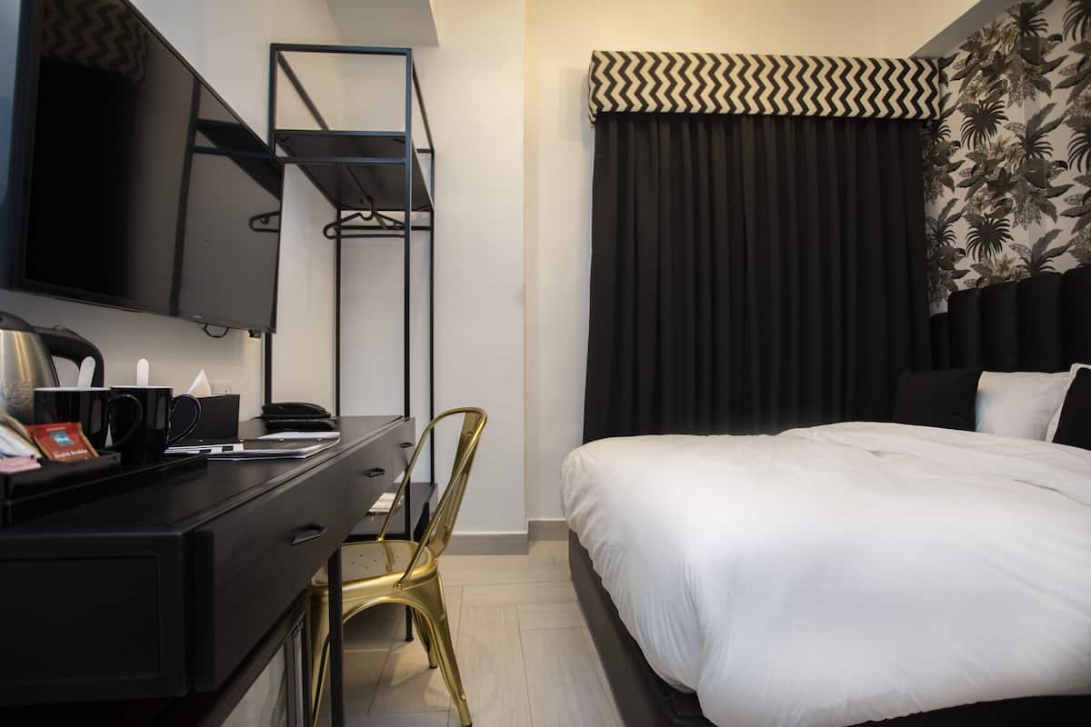 Standard Single Room | Minibar, in-room safe, blackout curtains, iron/ironing board