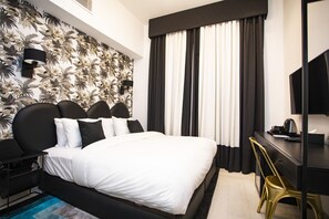 Superior Double Room, 1 King Bed | Minibar, in-room safe, blackout drapes, iron/ironing board