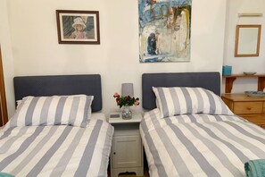 3 bedrooms, iron/ironing board, WiFi (free), bed sheets - 3 Linkside House, Thurlestone S. Devon, near beach (Thurlestone)