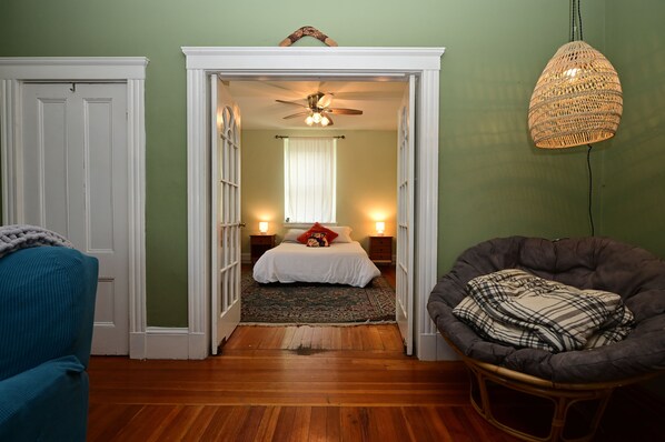 2 sovrum, skrivbord, strykjärn/strykbräda och gratis wi-fi