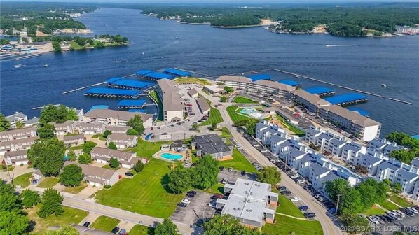 Exterior - Heart of Osage Beach w the Best view of the lake down the main channel 4 miles (Osage Beach)