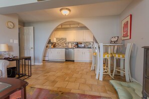 Interior - Heart of Osage Beach w the Best view of the lake down the main channel 4 miles (Osage Beach)