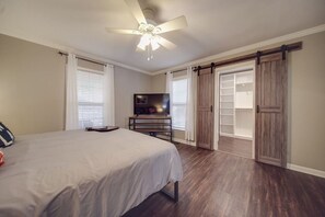 3 bedrooms, travel cot, WiFi, bed sheets