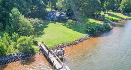 Water’s Edge Cottage —3-BR Lake Stay—Boat Rental!