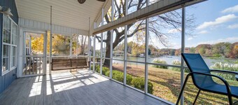 Water’s Edge Cottage—3BR Lake Stay—Fire Pit—Boat Rental!