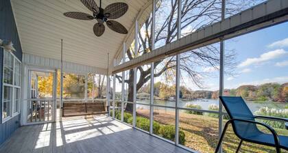 Water’s Edge Cottage—3-BR Lake Stay—Fire Pit—Boat Rental!