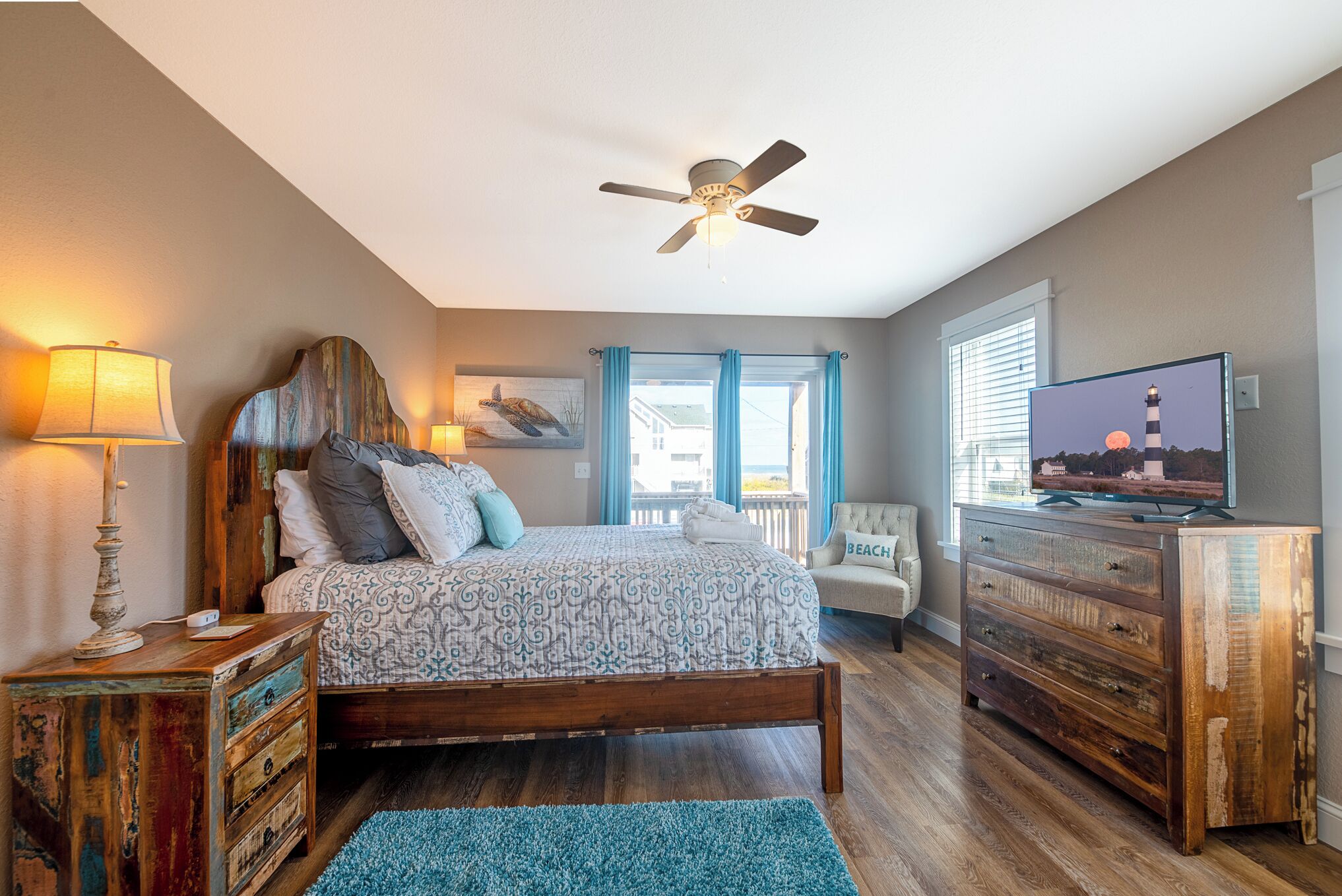 5 chambres, bureau, fer et planche à repasser, lit parapluie