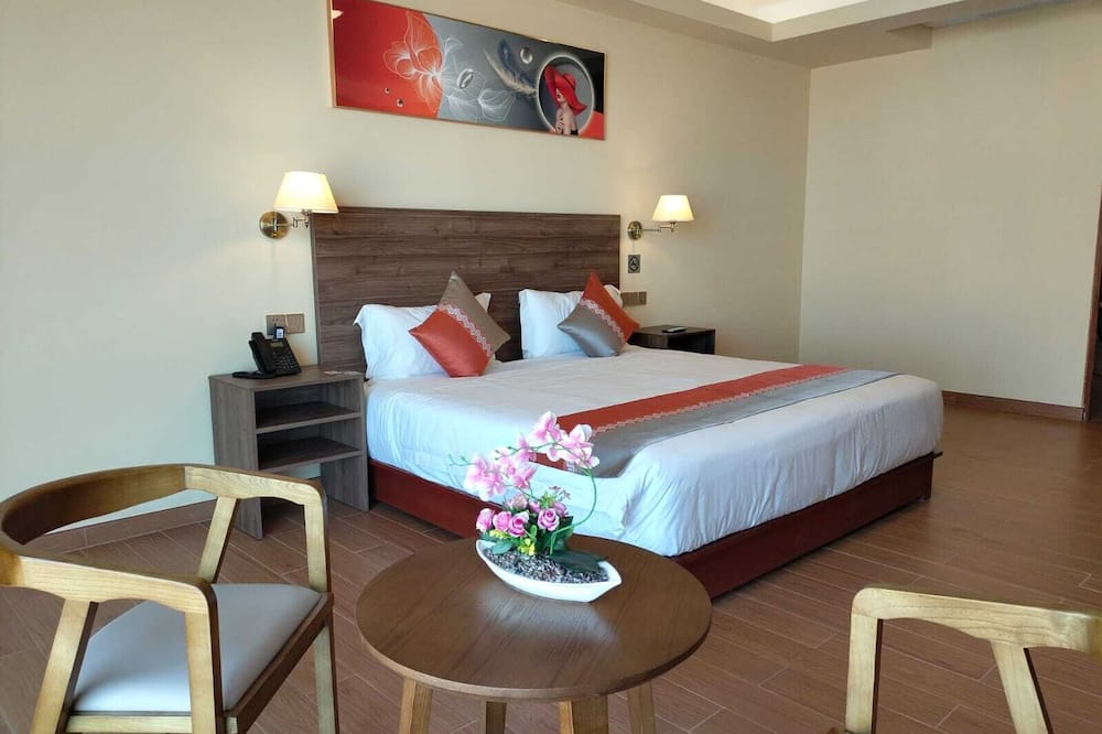 SM HOTEL PLUS