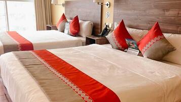 وحدات دش مع أحواض استحمام، وحدات دش مزودة بخاصية التدليك بالمياه، مناشف